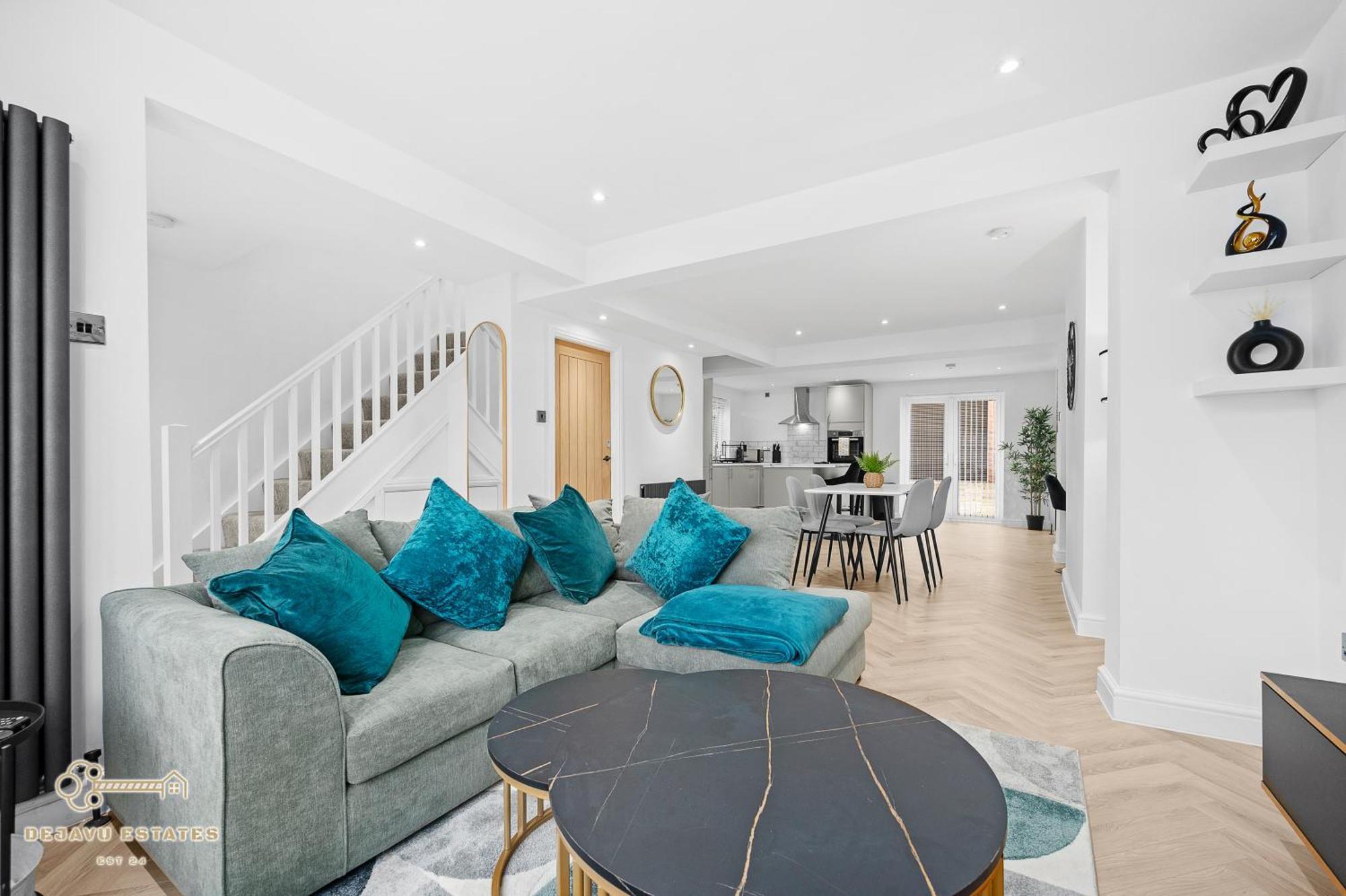 Entire Modern & Spacious 3Bdr Home In Manchester Right Next To Coop Live & Ethiad