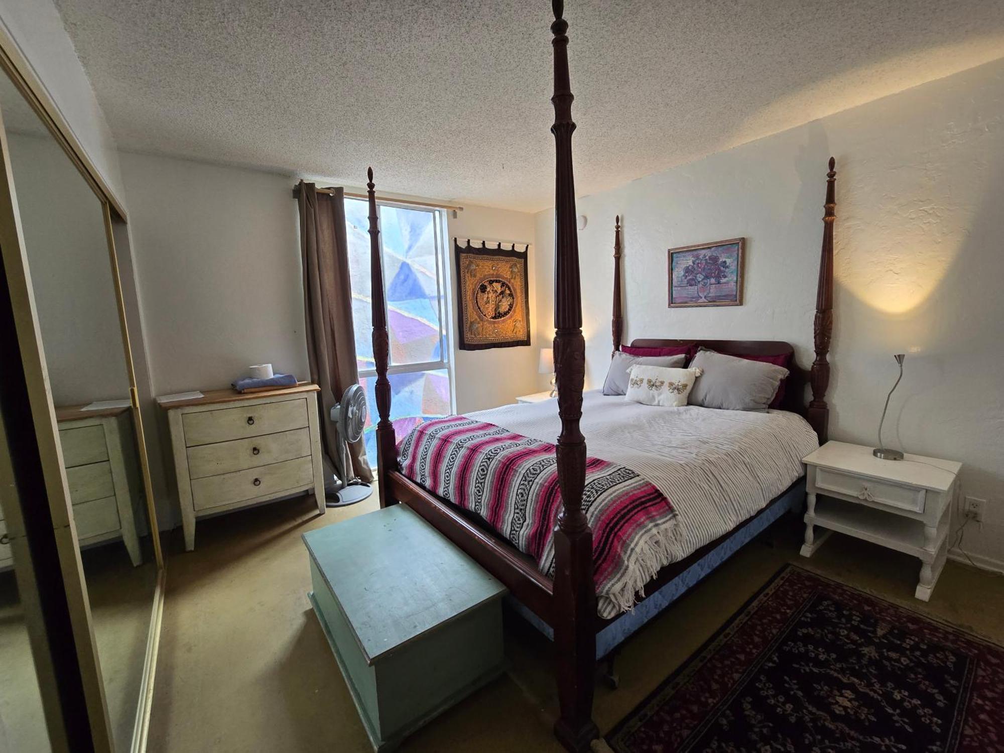Ocean Front Vortex Female Hostel Private Rooms Free Bikes - Los Angeles