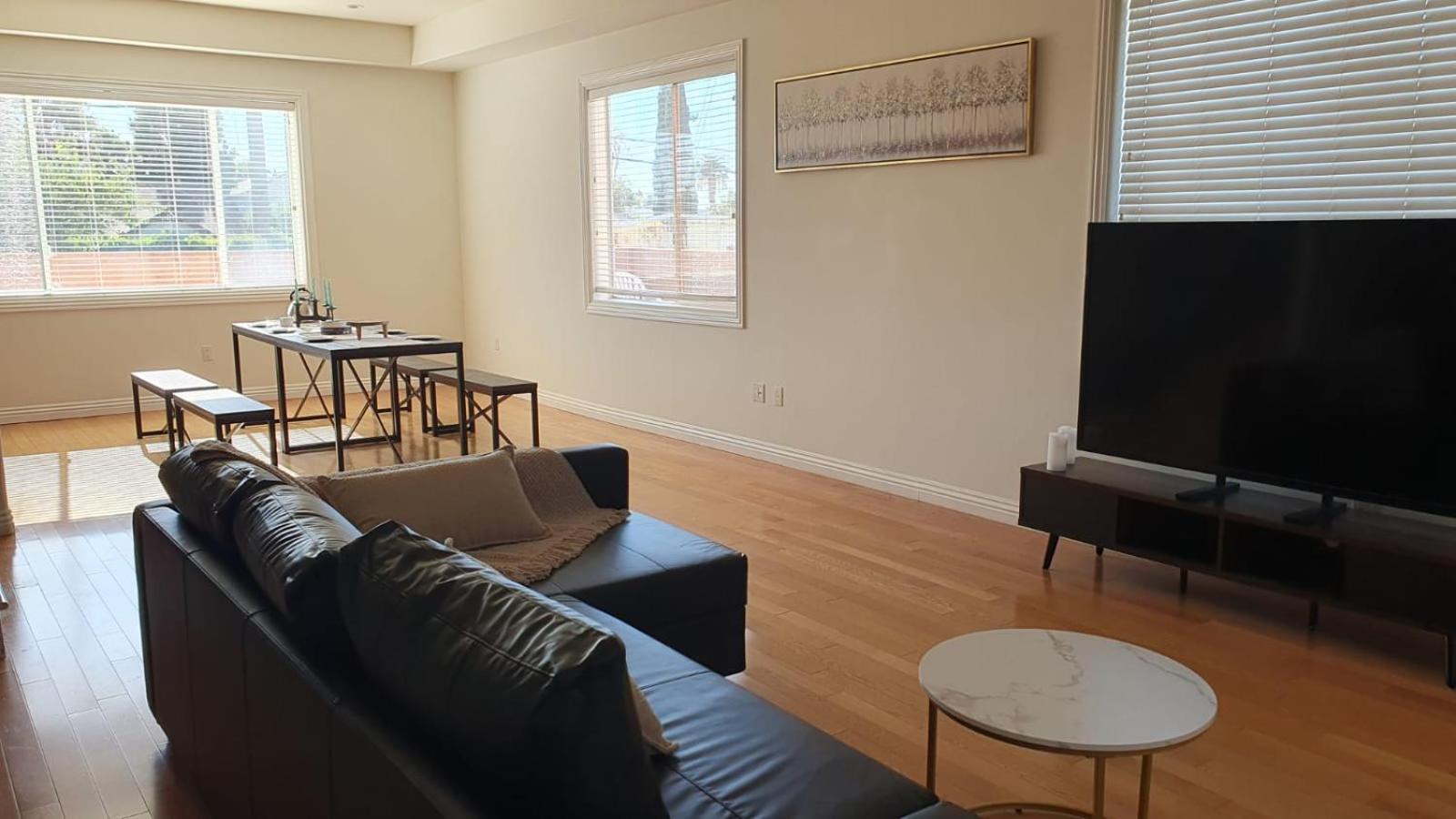 3 Bedroom Hollywood Gem - Los Angeles