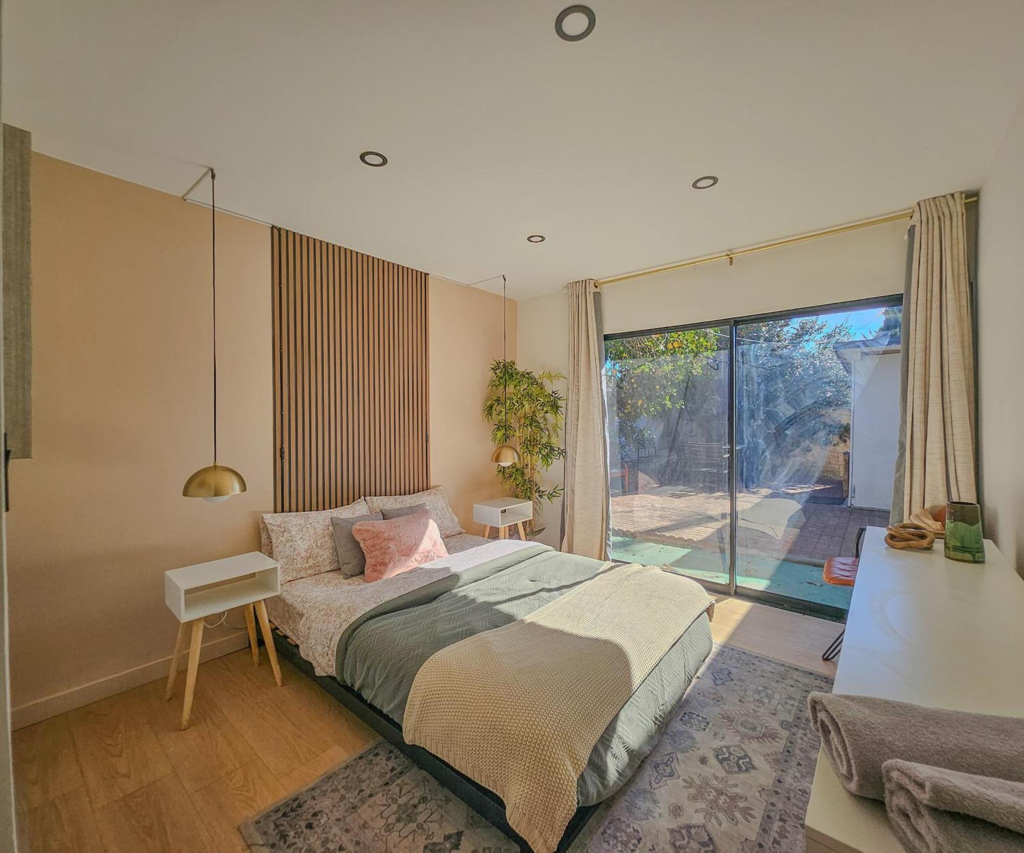 Brimfield Stay - Los Angeles