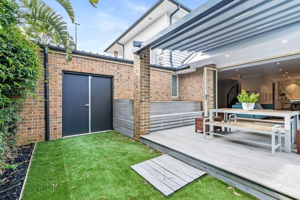 Spacious Luxury Hampton Home - Park Front - Melbourne