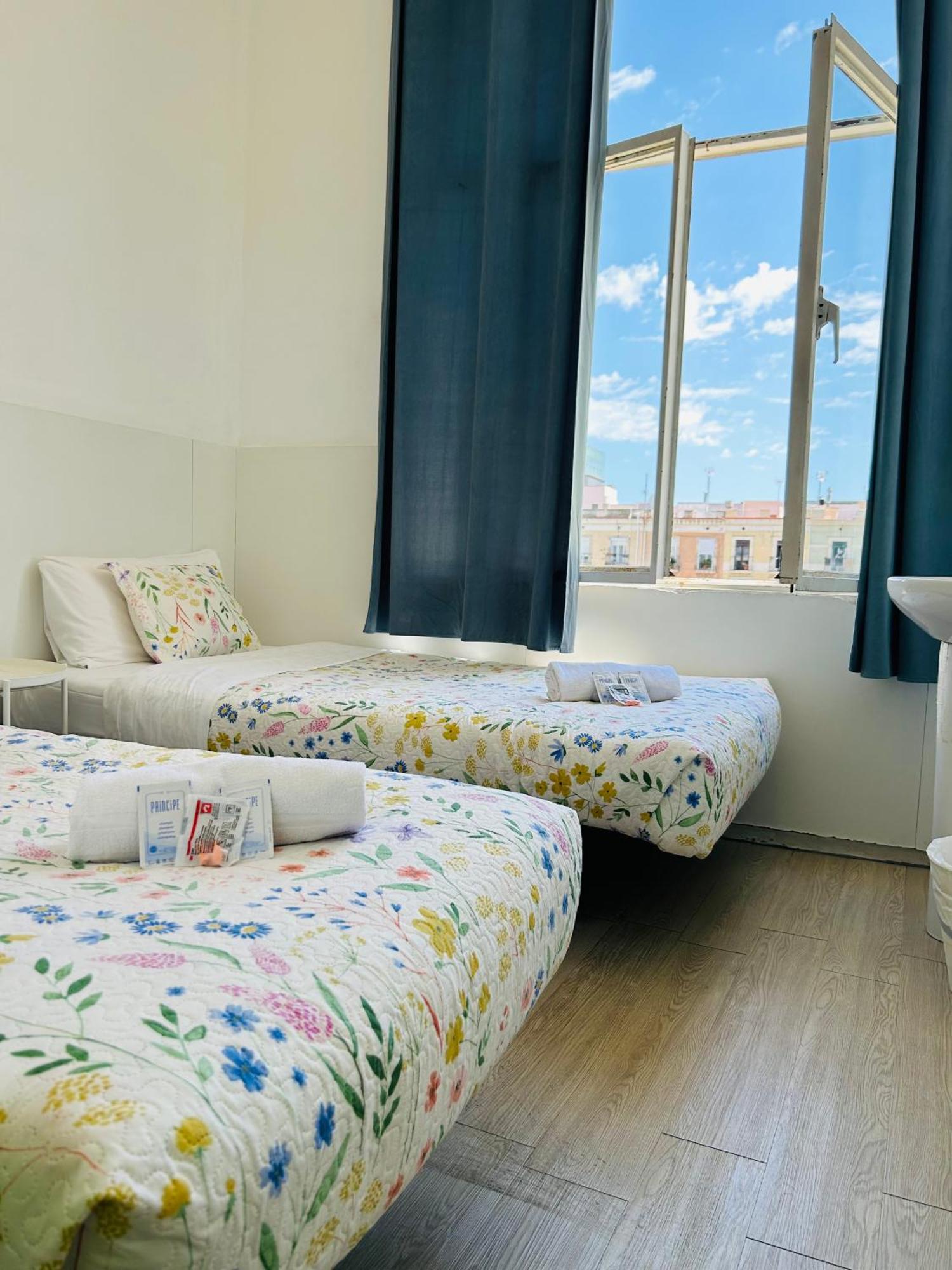 Central And Basic Universitat For Young Hostel