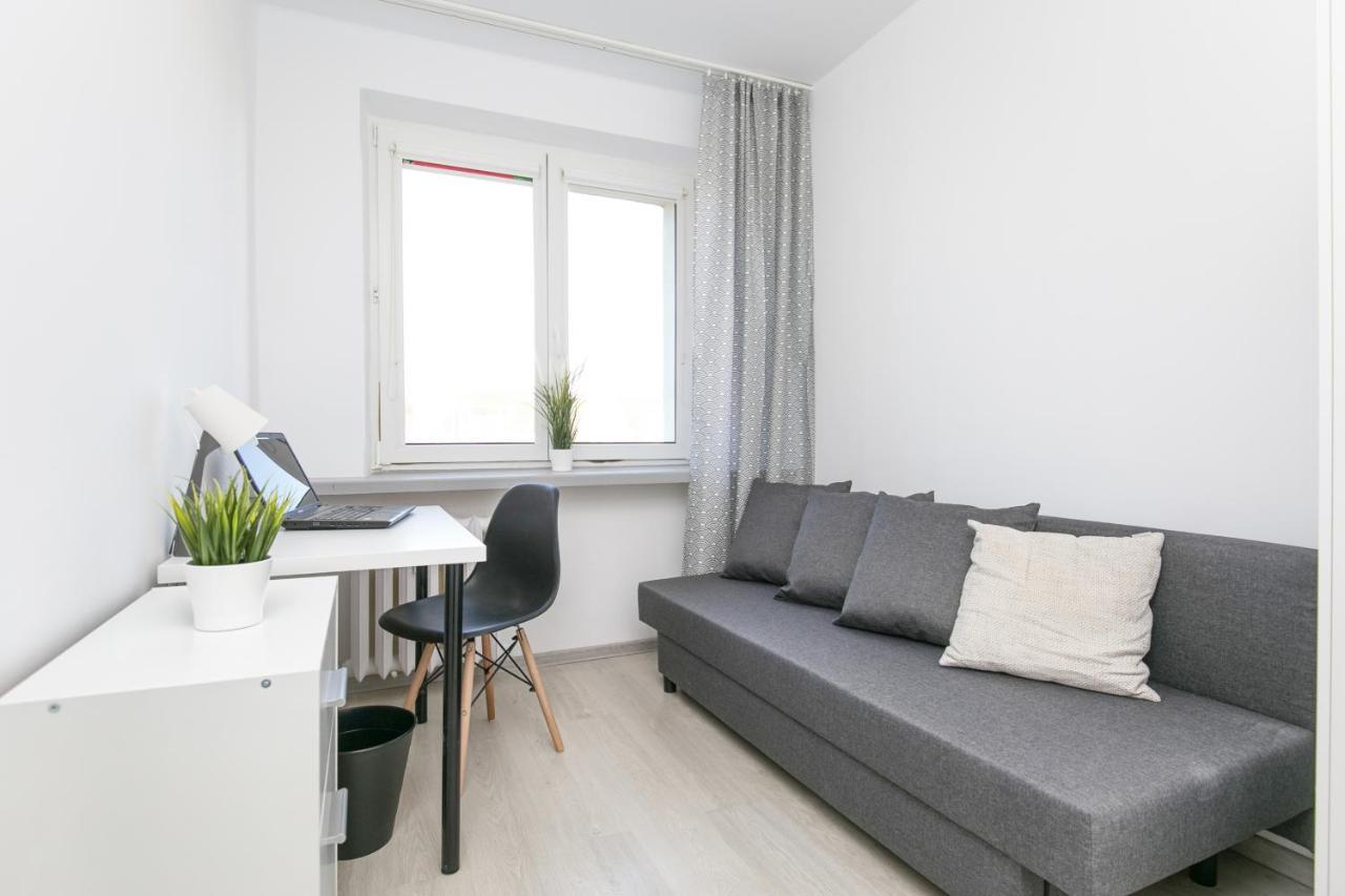 Rooms4Less