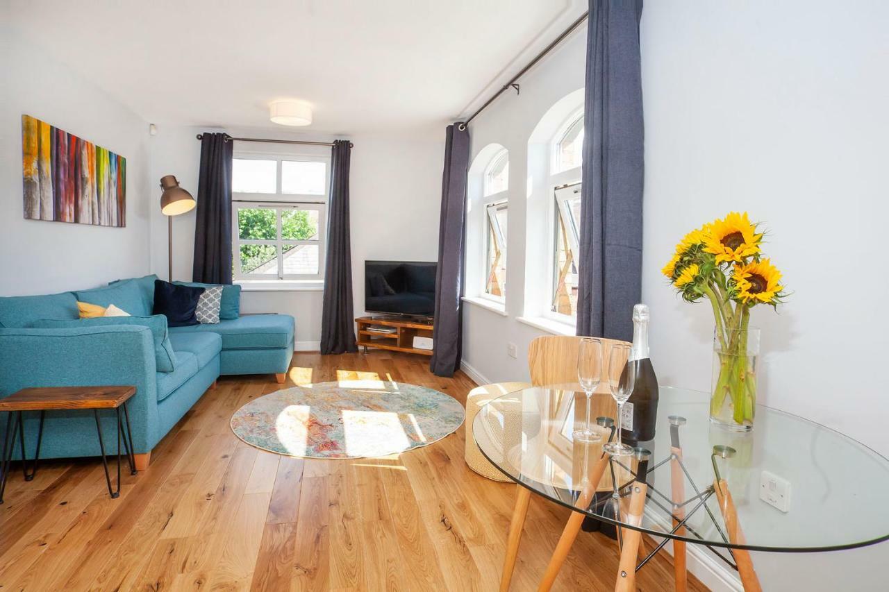 7 Gibson House - Chic City Centre Apartment With Parking - York