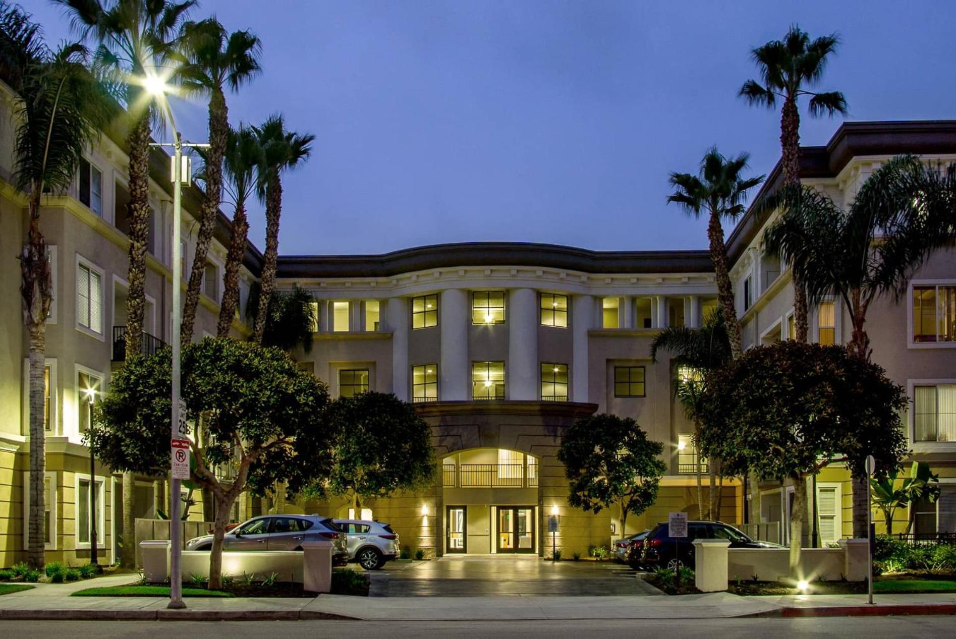 Top Floor Executive In Marina - Los Angeles