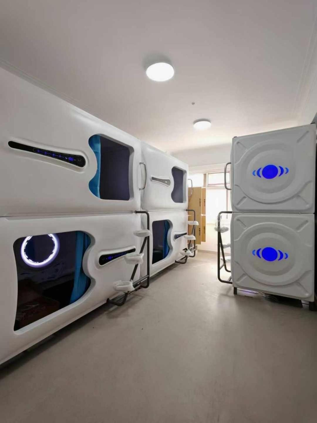 Hostel Space Capsule - Madrid