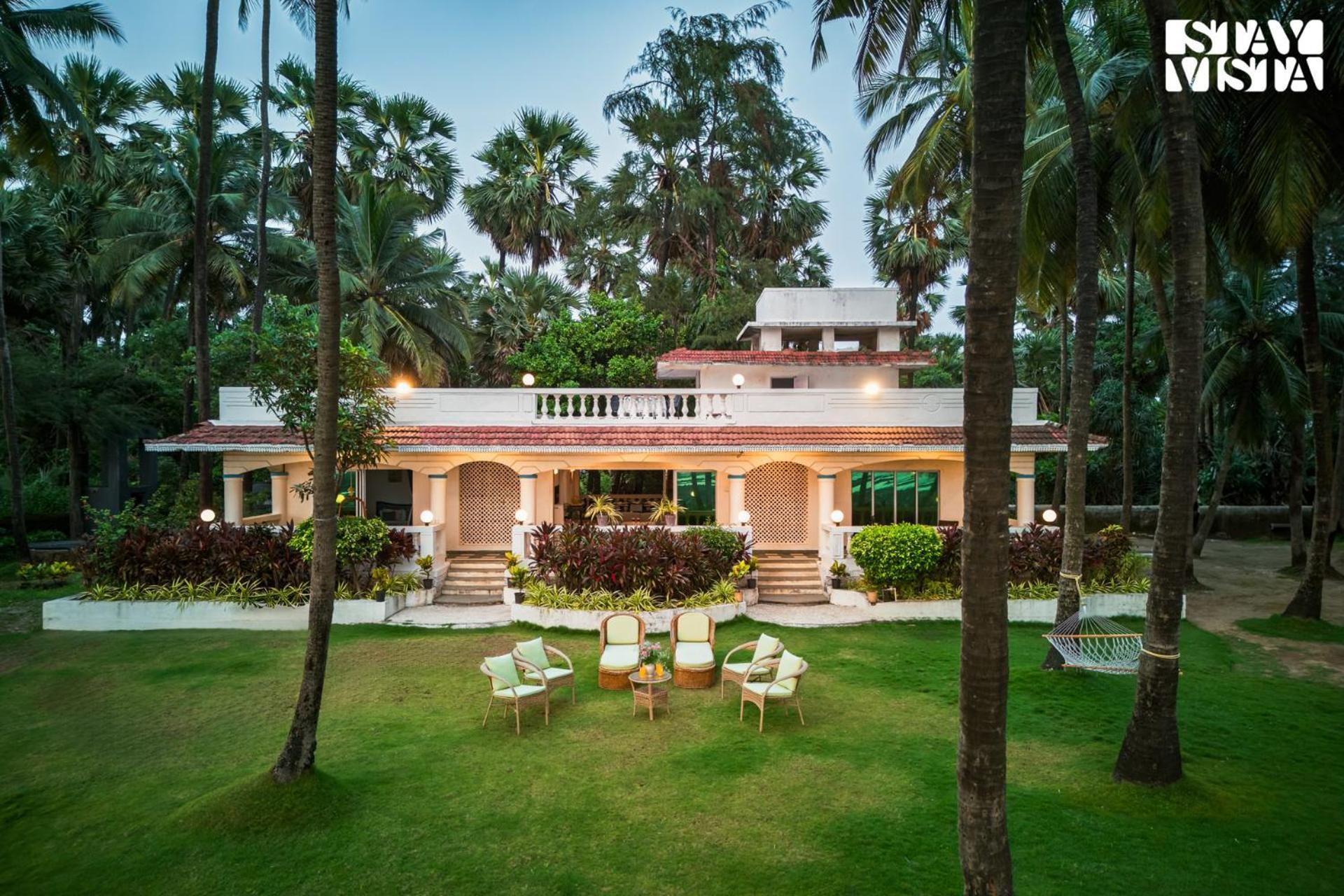 Stayvista'S Villa Bharat - Beachfront Serenity With A Spacious Lawn - Mumbai