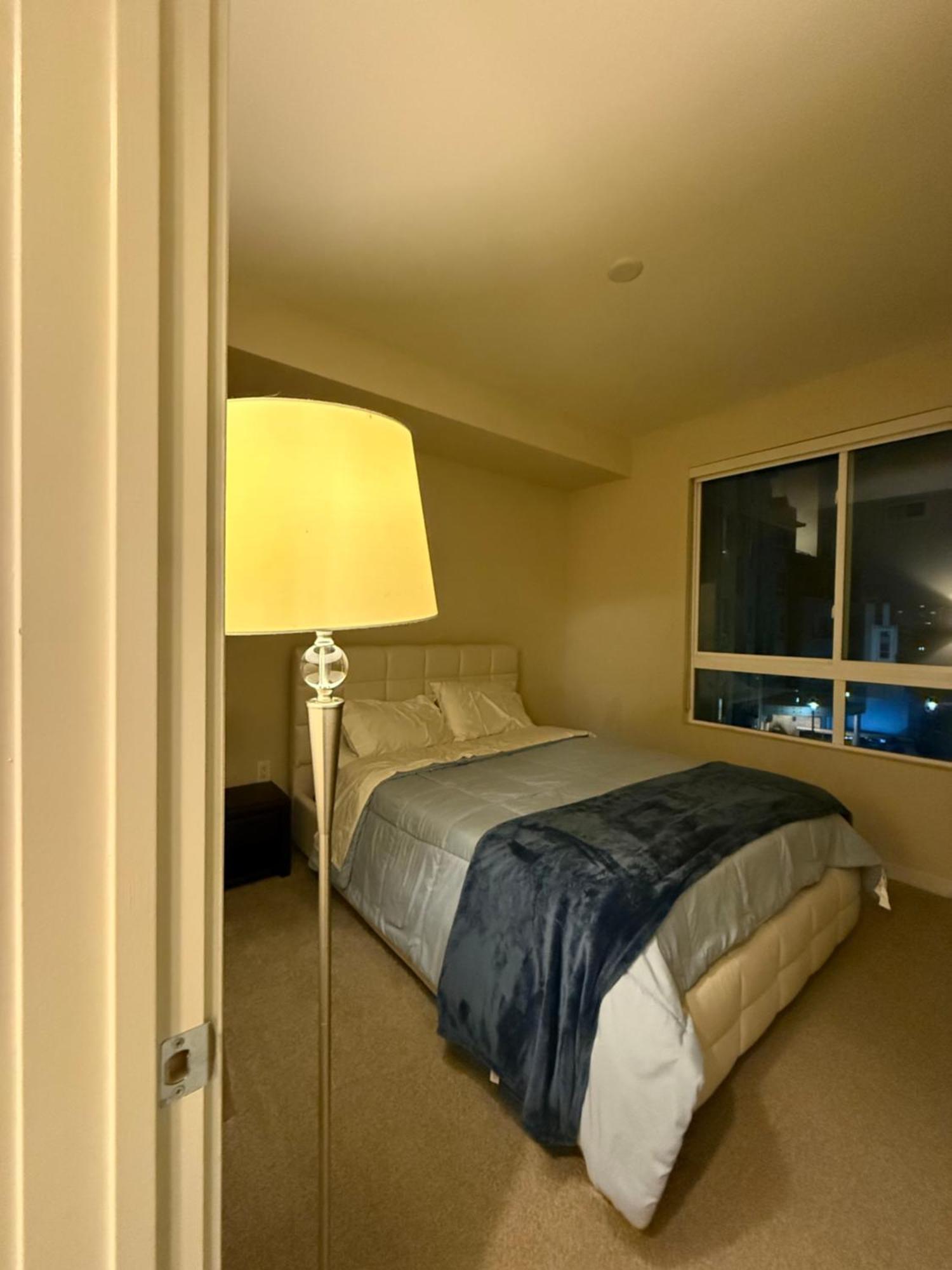 Wilshire La Brea Apartments - Los Angeles