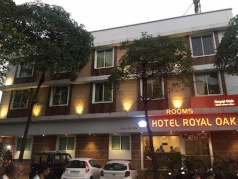 Hotel Royal Oak Navi Mumbai-Stz 1002